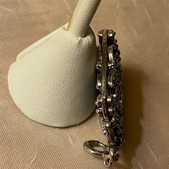 Chunky silver colored pendant w/blue marbled stone middle on 1 side & cross back - Picture 3 of 5